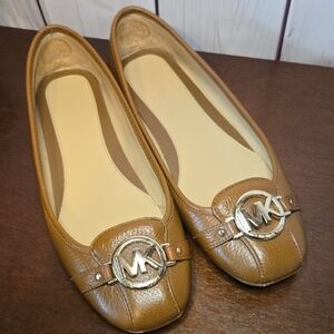 Michael Kors Womens Brown Leather Loafer Flats With Gold Emblem Size 10M